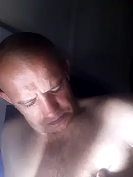 Snapshot of Lekewarmele chatting on 11.16.25 Lekewarmele online show from 11.16.25