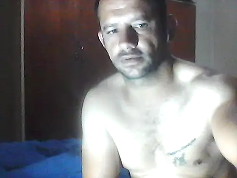 Snapshot of Lekewarmele chatting on 12.22.25 Lekewarmele online show from 12.22.25