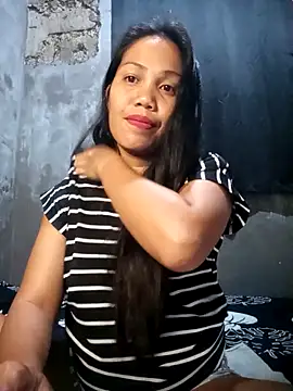 Snapshot of sweet_bunnie chatting on 12.20.25 sweet bunnie online show from 12.20.25