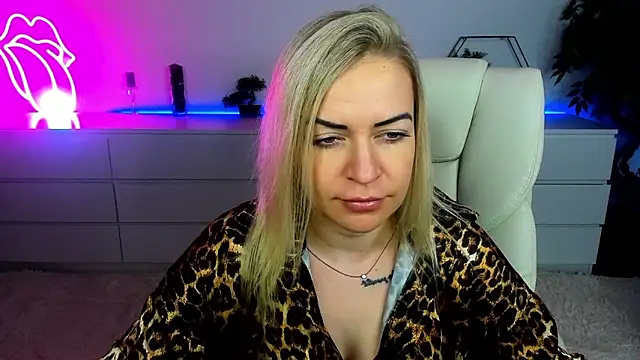 Anna Snows online show from 09.16.25