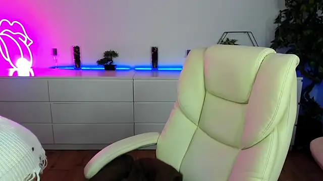 Anna Snows online show from 10.22.25