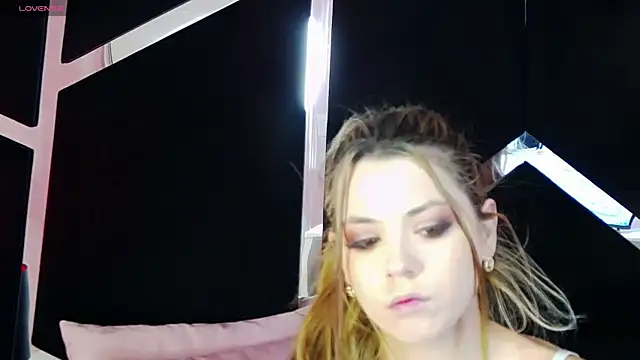 Snapshot of Breezelle chatting on 09.27.25 Breezelle online show from 09.27.25