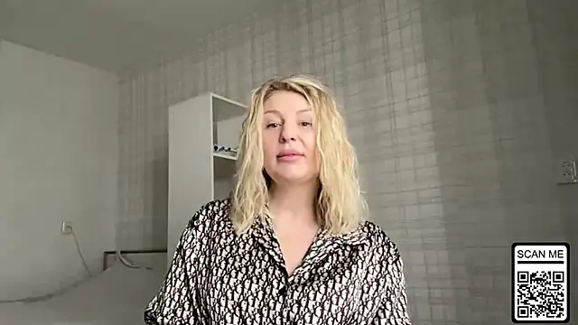 Blondie xoxoxo online show from 02.12.26