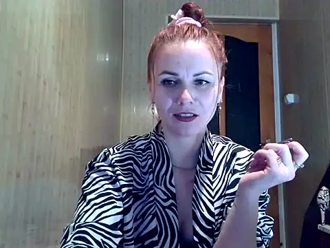 Snapshot of Kisa26311 chatting on 11.18.25 Kisa26311 online show from 11.18.25