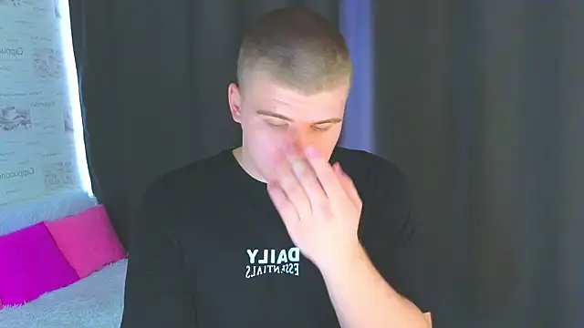 Snapshot of kittenmurr chatting on 10.07.25 kittenmurr online show from 10.07.25