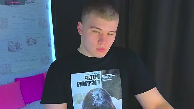 Snapshot of kittenmurr chatting on 10.14.25 kittenmurr online show from 10.14.25