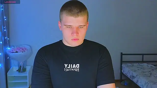 Snapshot of kittenmurr chatting on 11.04.25 kittenmurr online show from 11.04.25