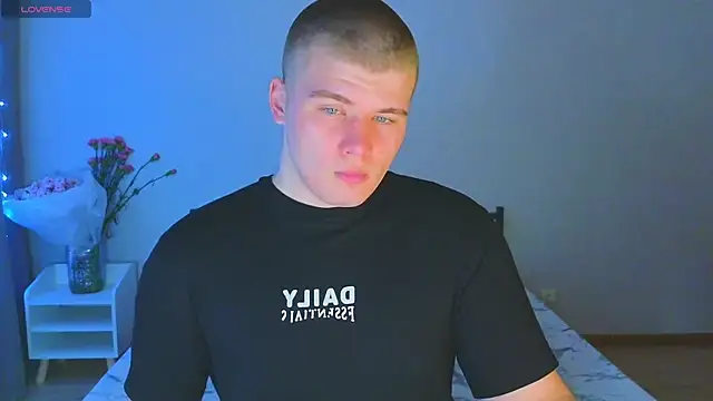 Snapshot of kittenmurr chatting on 11.10.25 kittenmurr online show from 11.10.25