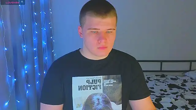 Snapshot of kittenmurr chatting on 11.22.25 kittenmurr online show from 11.22.25