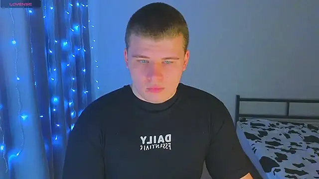 Snapshot of kittenmurr chatting on 11.26.25 kittenmurr online show from 11.26.25