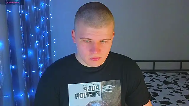 Snapshot of kittenmurr chatting on 12.01.25 kittenmurr online show from 12.01.25