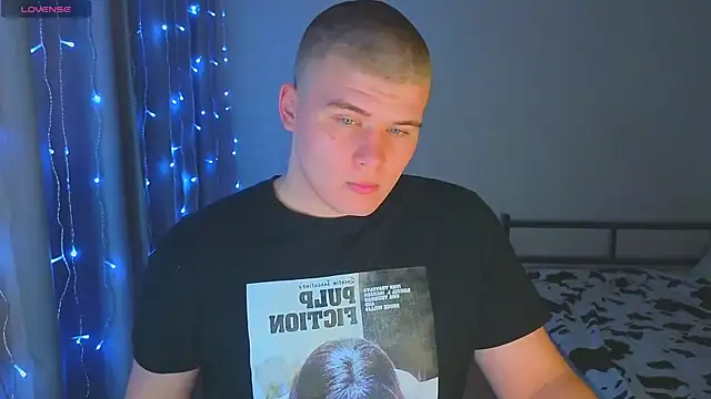 Snapshot of kittenmurr chatting on 12.02.25 kittenmurr online show from 12.02.25