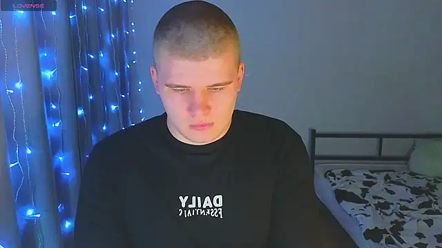 Snapshot of kittenmurr chatting on 12.03.25 kittenmurr online show from 12.03.25