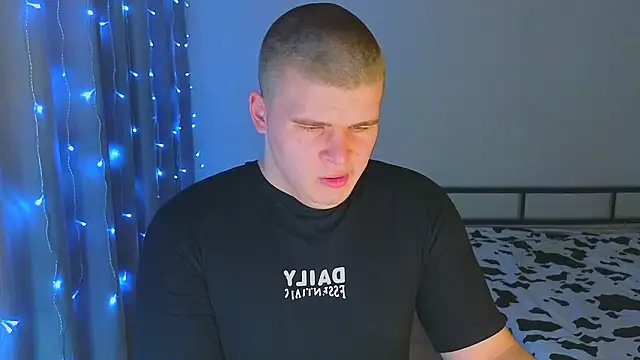 Snapshot of kittenmurr chatting on 12.05.25 kittenmurr online show from 12.05.25