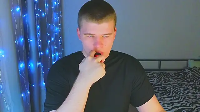 kittenmurr online show from 12.19.25