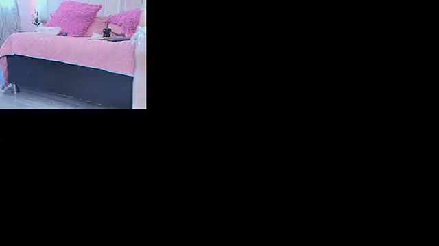 Snapshot of DarlingDuchess_ chatting on 10.22.25 DarlingDuchess online show from 10.22.25