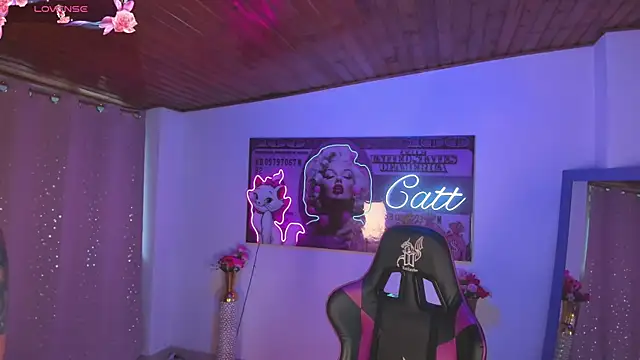 Snapshot of catt_monroe chatting on 12.18.25 catt monroe online show from 12.18.25