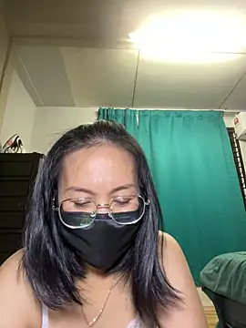 Snapshot of melyiaaa chatting on 03.24.26 melyiaaa online show from 03.24.26