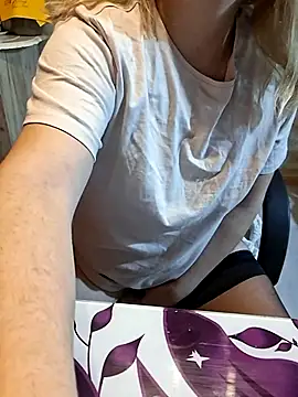 Snapshot of qSensi chatting on 10.26.25 qSensi online show from 10.26.25