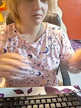 Snapshot of qSensi chatting on 11.27.25 qSensi online show from 11.27.25