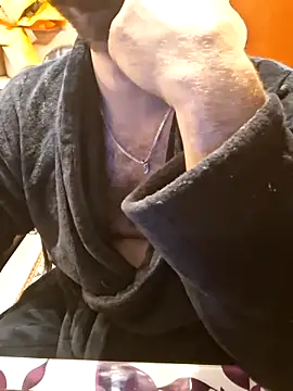 Snapshot of qSensi chatting on 12.14.25 qSensi online show from 12.14.25