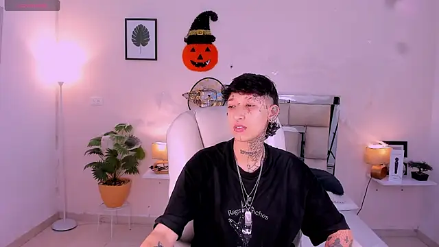 Luci Rose online show from 10.30.25