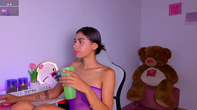 BrunetteAdams001 online show from 10.02.25