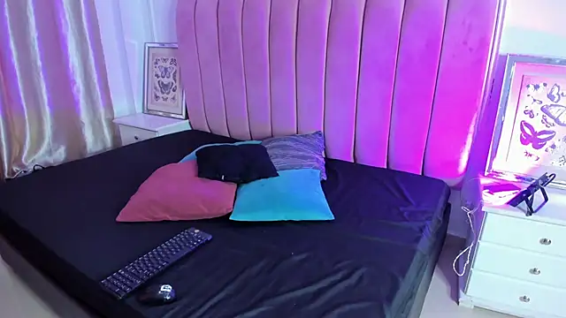 Snapshot of Tessa_Sinclaire chatting on 09.30.25 Tessa Sinclaire online show from 09.30.25