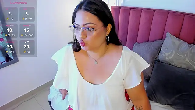 Snapshot of Tessa_Sinclaire chatting on 10.01.25 Tessa Sinclaire online show from 10.01.25