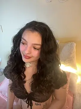 Snapshot of AriaHeavenss chatting on 09.19.25 AriaHeavenss online show from 09.19.25