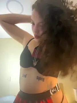 Snapshot of AriaHeavenss chatting on 09.27.25 AriaHeavenss online show from 09.27.25