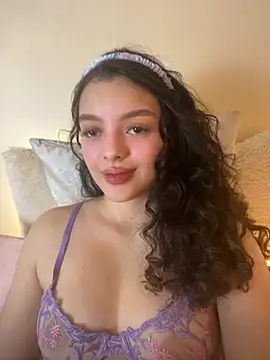 Snapshot of AriaHeavenss chatting on 09.29.25 AriaHeavenss online show from 09.29.25