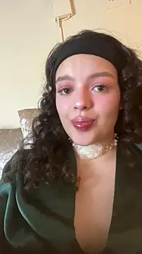 Snapshot of AriaHeavenss chatting on 11.19.25 AriaHeavenss online show from 11.19.25