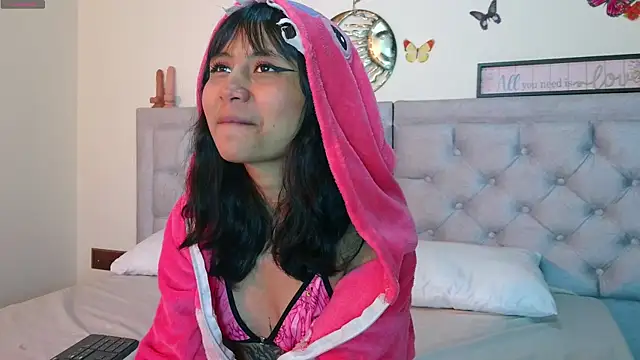 Snapshot of NubesNubladas chatting on 11.13.25 NubesNubladas online show from 11.13.25