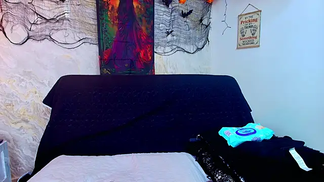 Vero Temptation online show from 10.24.25