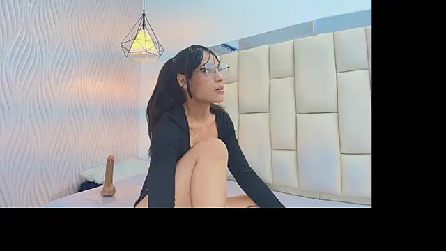 Vero Temptation online show from 12.16.25