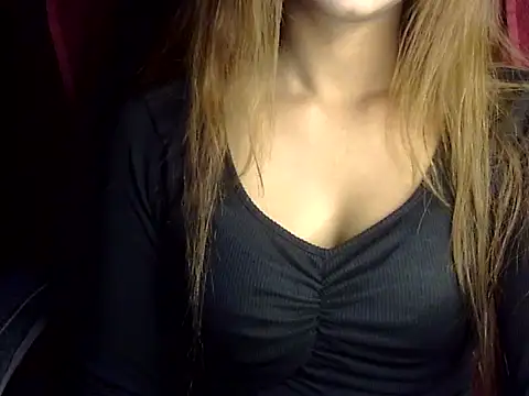 Snapshot of heartless_Queen chatting on 11.12.25 heartless Queen online show from 11.12.25