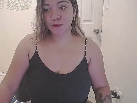 Snapshot of briannalove222 chatting on 09.29.25 briannalove222 online show from 09.29.25