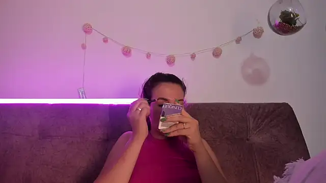 katalella brown1 online show from 10.03.25