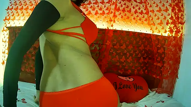 Snapshot of Minu_Cam chatting on 10.04.25 Minu Cam online show from 10.04.25