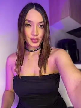 Bella-taylorr online show from 04.11.26