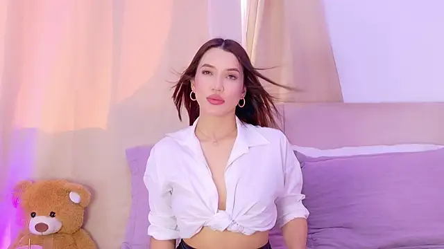 Snapshot of Bella-taylorr chatting on 07.27.26 Bella-taylorr online show from 07.27.26