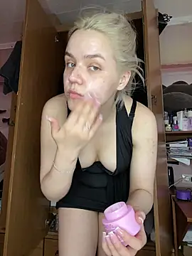 April Purr online show from 05.08.26