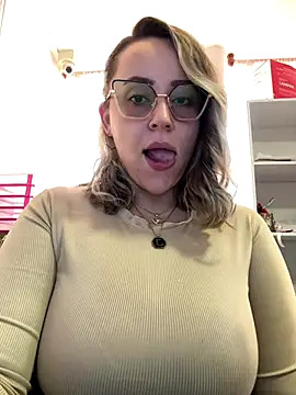 Snapshot of CurvyLust_x chatting on 12.18.25 CurvyLust x online show from 12.18.25