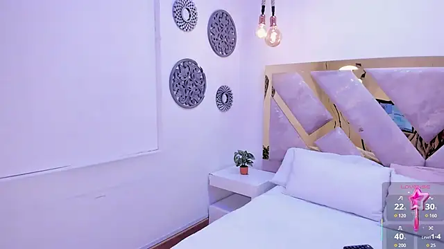 Marianee Rousse online show from 09.21.25