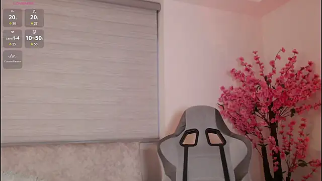 Snapshot of aliiceFM chatting on 12.22.25 aliiceFM online show from 12.22.25