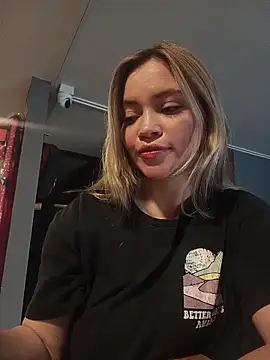 Snapshot of aliiceFM chatting on 03.24.26 aliiceFM online show from 03.24.26