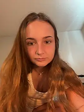 MadilynX777 online show from 10.12.25