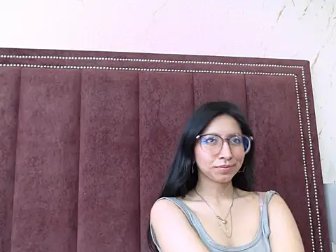 Snapshot of VioletxBloom chatting on 09.14.25 VioletxBloom online show from 09.14.25