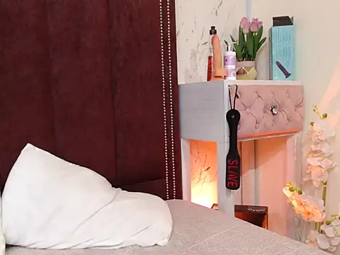 Snapshot of VioletxBloom chatting on 09.17.25 VioletxBloom online show from 09.17.25